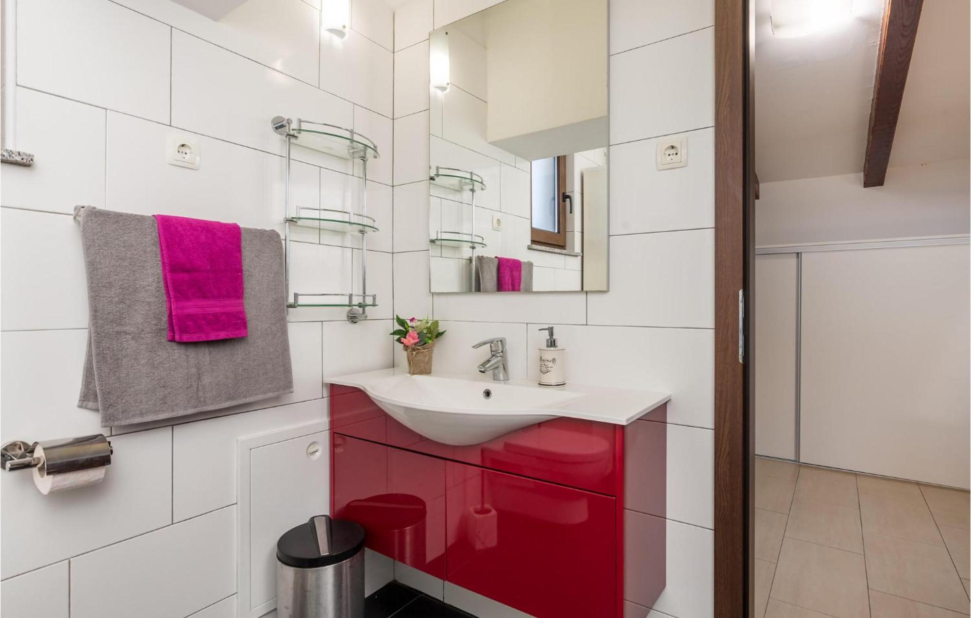 Gorgeous Apartment In Rijeka With Kitchen Ngoại thất bức ảnh