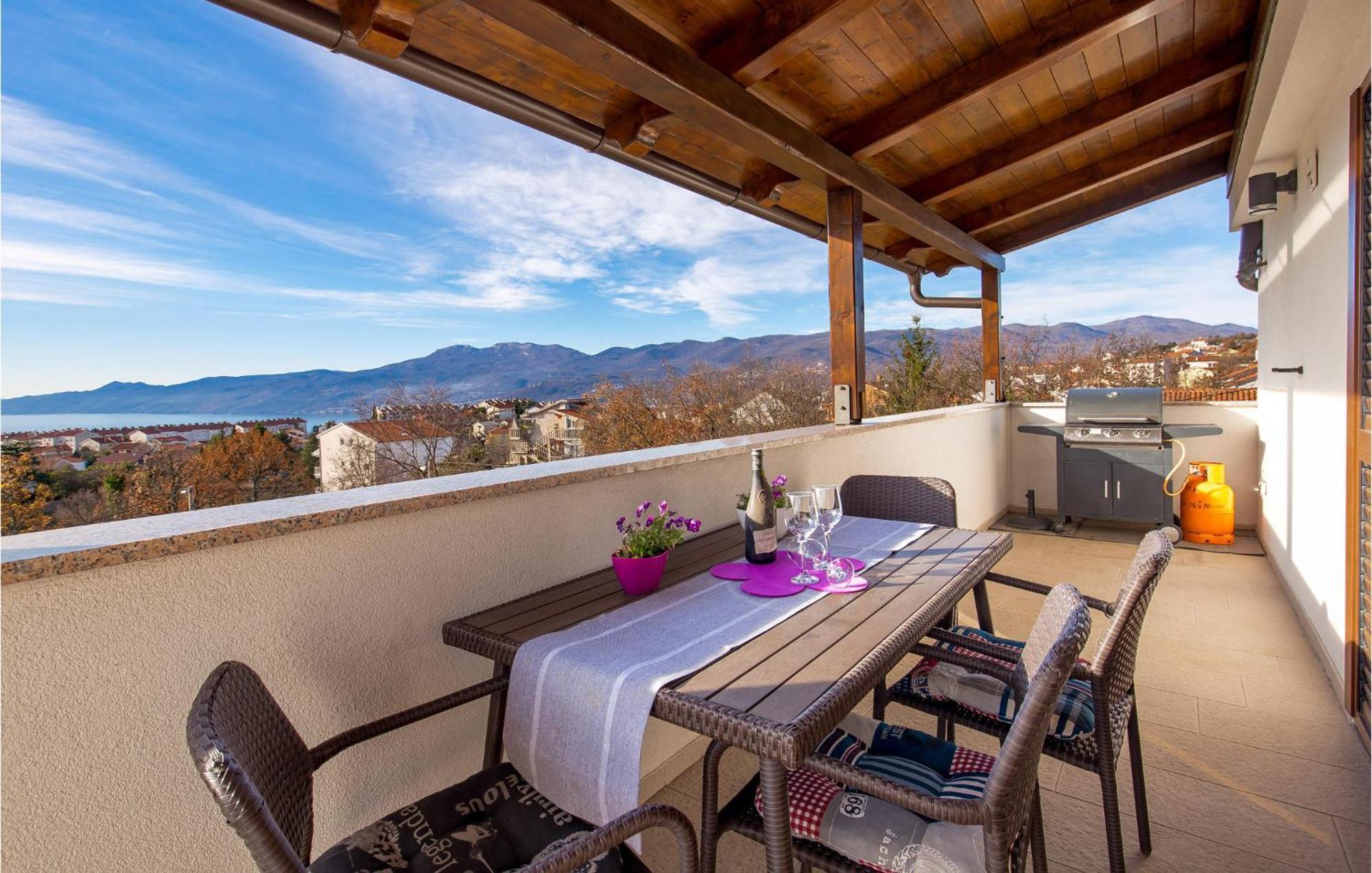 Gorgeous Apartment In Rijeka With Kitchen Ngoại thất bức ảnh
